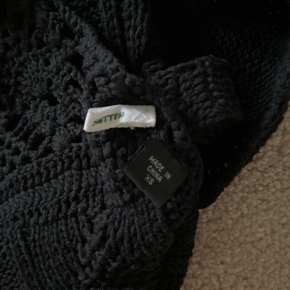 Cropped Crochet Top - Picture 8 of 9